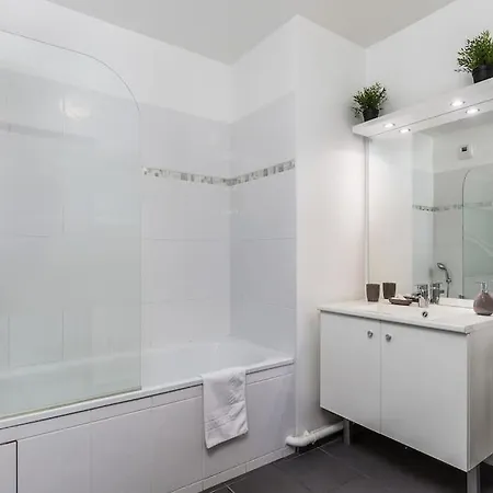 Spacious Flat With Balcony - Ile Denis Id 335 公寓 *