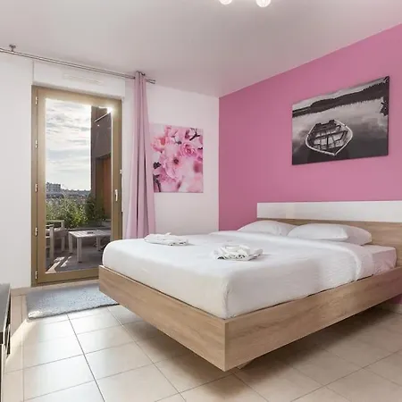 Spacious Flat With Balcony - Ile Denis Id 335 * 圣但尼