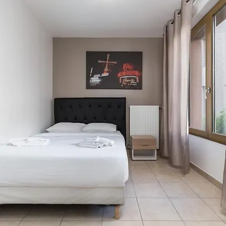Spacious Flat With Balcony - Ile Denis Id 335